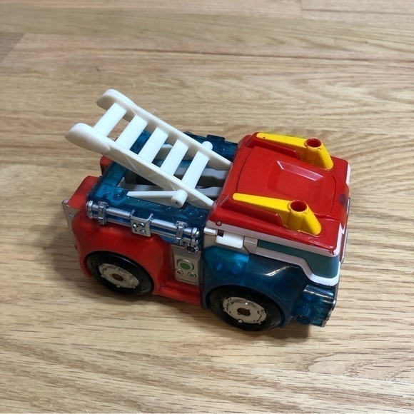 Transformers Rescue Bots Heatwave Fire-Bot Playskool Heroes  Transformers Playskool Heroes Firetruck Kids Toy Red Bots
